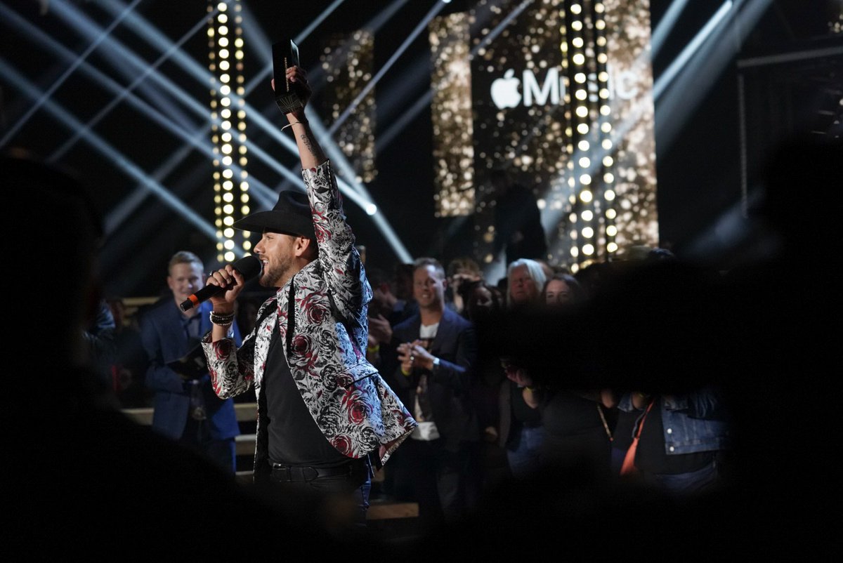 CCMAofficial's tweet photo. HUGE Congrats to @BrettKissel for knocking it out of the park and winning the 2019 @AppleMusic Fans' Choice award!!! #CCMAawards #FansChoiceBrett 🙌🥰 https://t.co/2dA0G3pgqc
