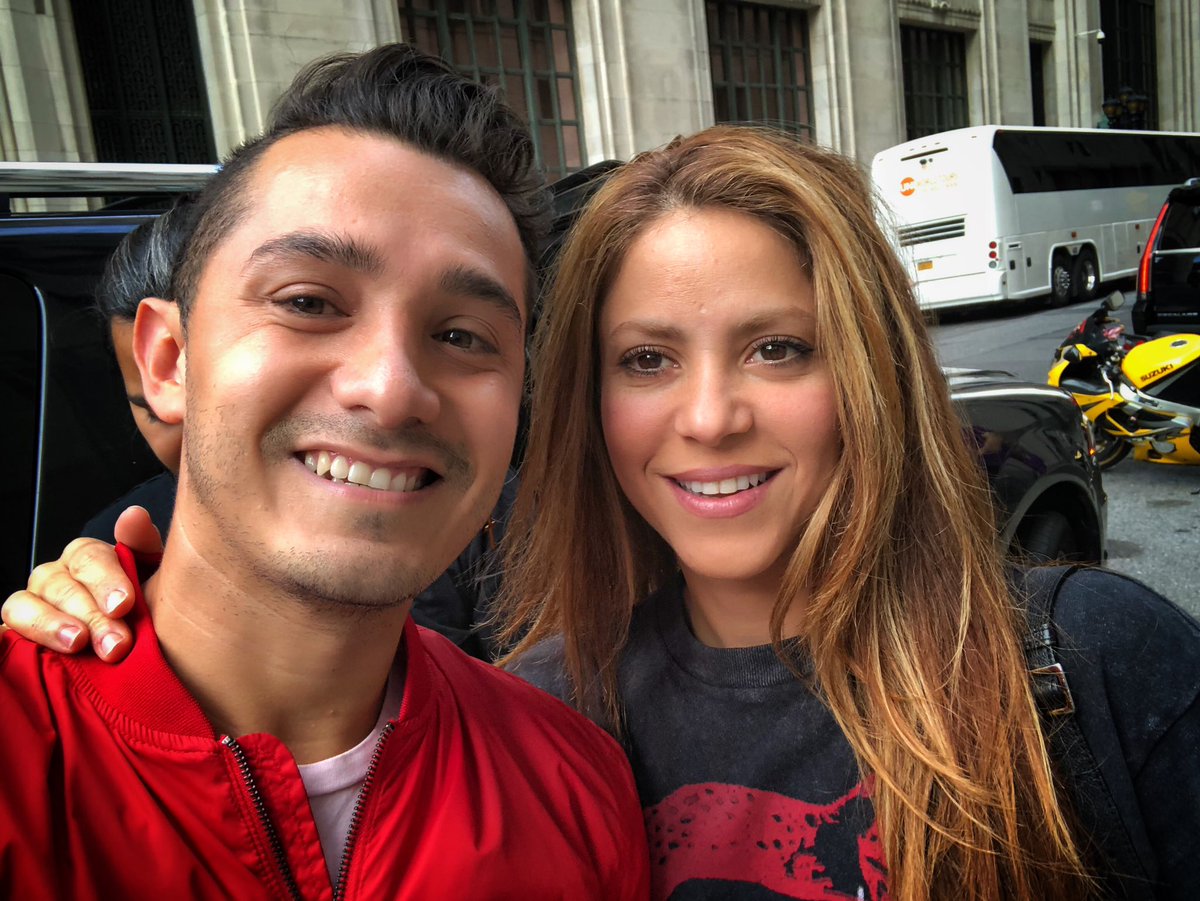 moeperezm's tweet photo. Me enamoré de tu sencillez, de tu dulzura, de tu gentileza, de tu disposición de regalar parte de ti a quienes te esperábamos con ansias. En pocos segundos, viví la montaña rusa más emocionante de mi vida; y todo gracias a ti @shakira.
Que nadie me despierte de este sueño ❤️ https://t.co/qPHOK4V9TY