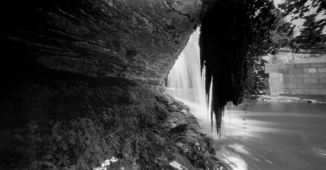 BleedinIris's tweet photo. First shot with my @ondu_pinhole 6x12 multi format, rise & fall pinhole camera.
Under Remsen Falls, 8 sec exposure, f/160.
#ondupinhole #ondu #remsen #remsenfalls #underwaterfalls #8sec #long_exposure_shots #longexposure #pinholelife #pinholephotography #pinhole https://t.co/NfunBGrHfN