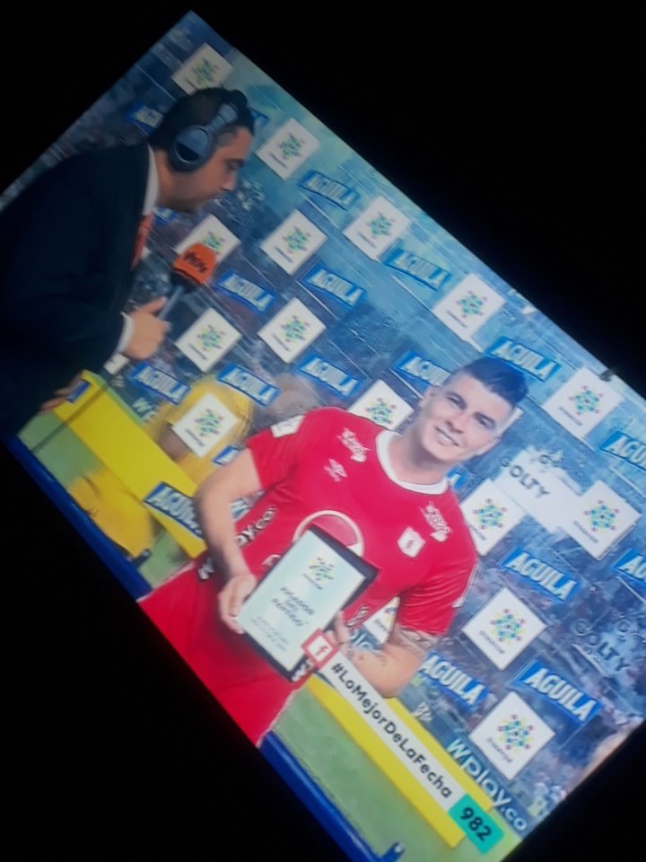 MR_Guill329's tweet photo. @WinSportsTV viendo #lomejordelafecha y al jugador del partido q hizo #AmericaDeCali el rompe corazones #michaelrangel https://t.co/2VEGriz1M6
