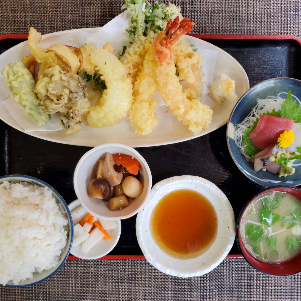 ごちときわ 銀シャリ子 本日の日替わり定食 海老と野菜のてんぷらと ミニお刺身定食 限定4食です 天ぷら定食は人気があります そろそろ定番メニューになるかも 本日もご来店お待ちしております ごちときわ Gochiときわ 町田ランチ 日替わり ごちときわ 銀シャリ子 本日の日替わり定食 海老と野菜のてんぷらと ミニお刺身定食 限定4食です 天ぷら定食は人気があります そろそろ定番メニューになるかも 本日もご来店お待ちしております ごちときわ Gochiときわ 町田ランチ 日替わり