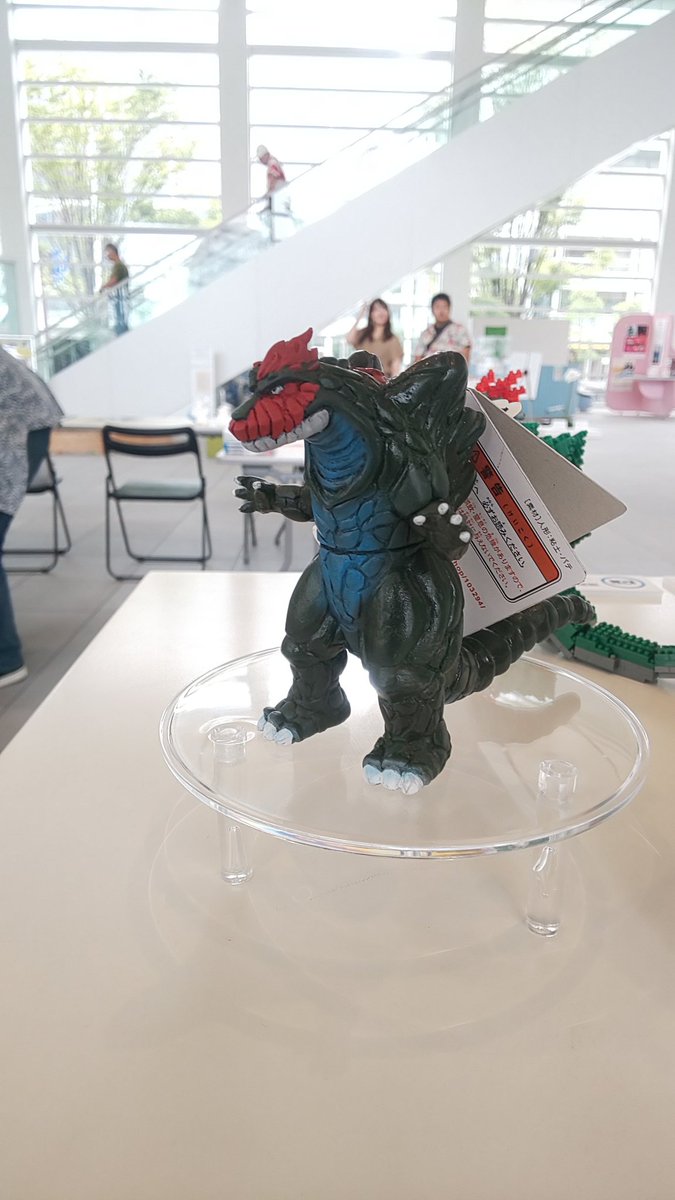 キセン ソフビじゃないけど500サイズのソフビふうブゴンもありましたよ 胴体の分割線 や二つ折りのタグも再現 首をやや上向きにしてトサカの形を整えればそのままソフビ原型に使えそうなんて思いながら見てました キセン ソフビじゃないけど500サイズのソフビふうブゴンもありましたよ 胴体の分割線 や二つ折りのタグも再現 首をやや上向きにしてトサカの形を整えればそのままソフビ原型に使えそうなんて思いながら見てました