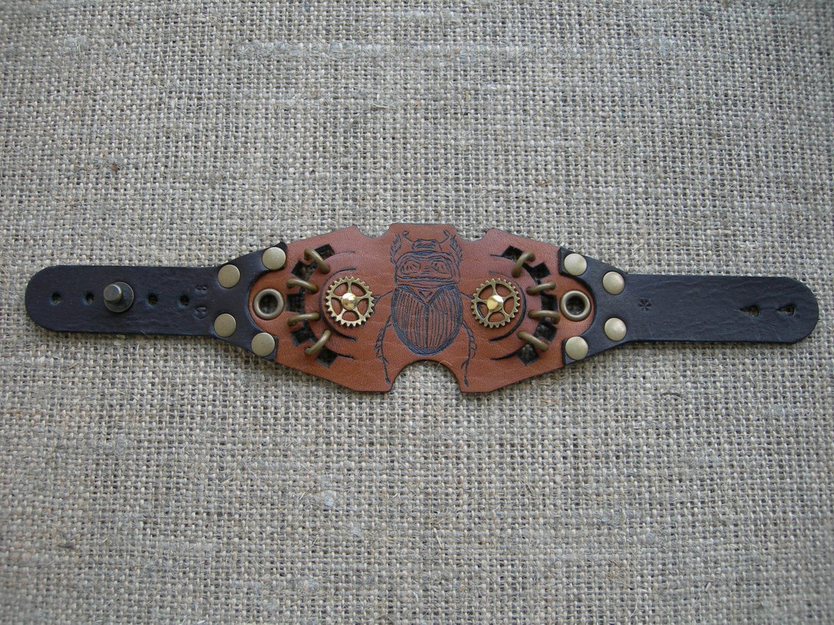 shapir63's tweet photo. Браслет "Scarab beetle Steampunk" регулируемый 17-22 см., натуральная кожа, ручная работа, ручной прокрас, лак, латунь, нержавейка, сталь, пирография #изделияизкожи #стимпанк #Steampunk #скидка #handmade #samaraleather #shapirocraft #shapiroleather #leatherhandmade #Самара https://t.co/5HkorXBSfW