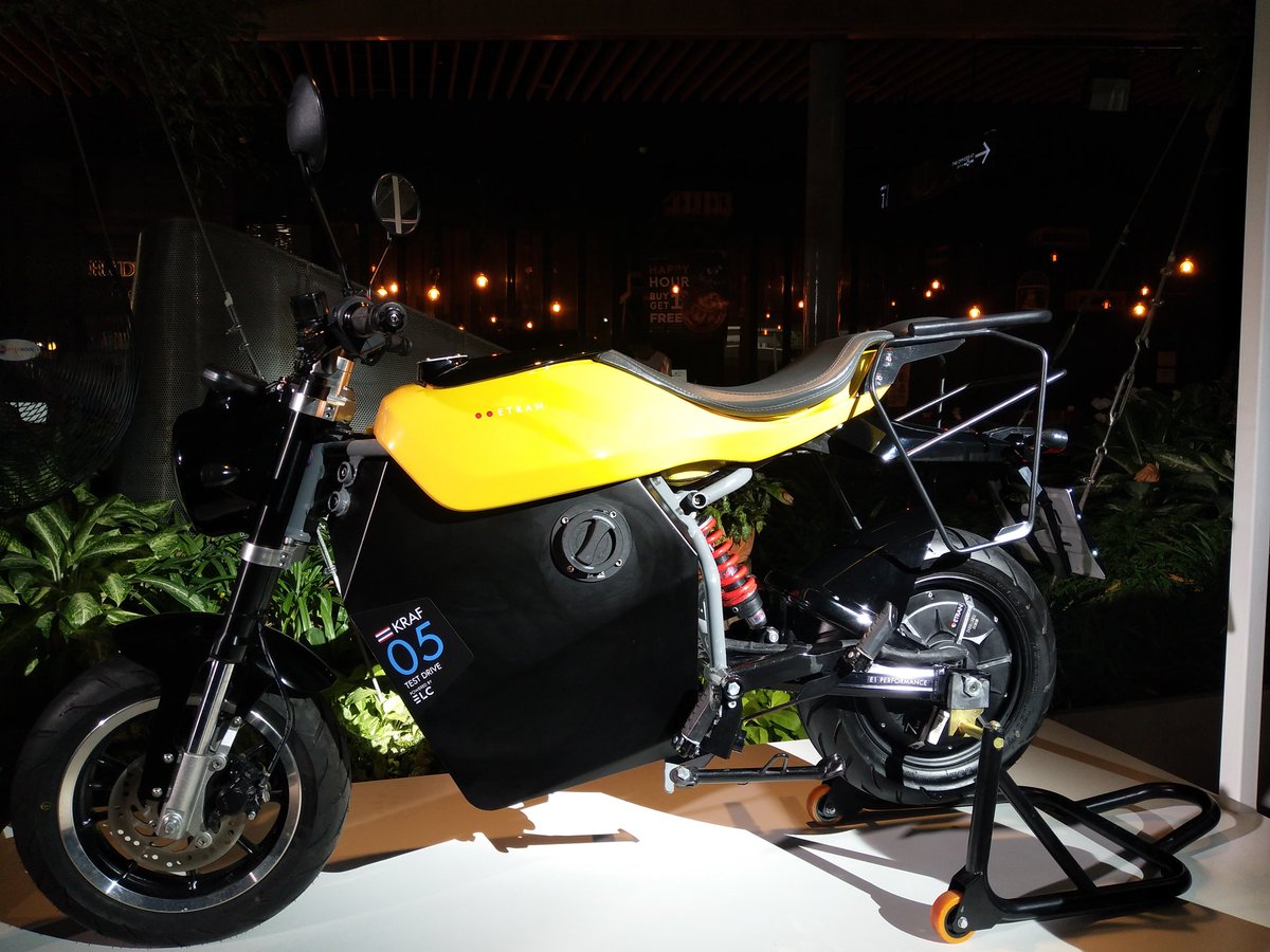 ncjune's tweet image. มาพบกันค่ะ #ETRAN #KRAF

#Groove  #CentralWorld