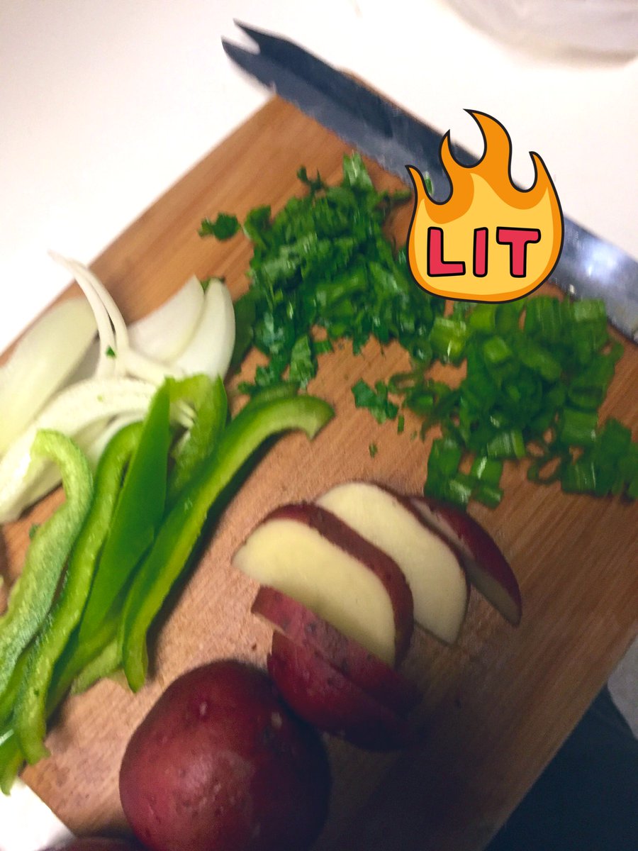 Who doesn’t love fresh prepared food? LETS E.A.T‼️ #healthychoices #mealprep #foodie #nutritioniskey #nutritioncoach #strengthtraining #health #positivity #letseat #justeat
