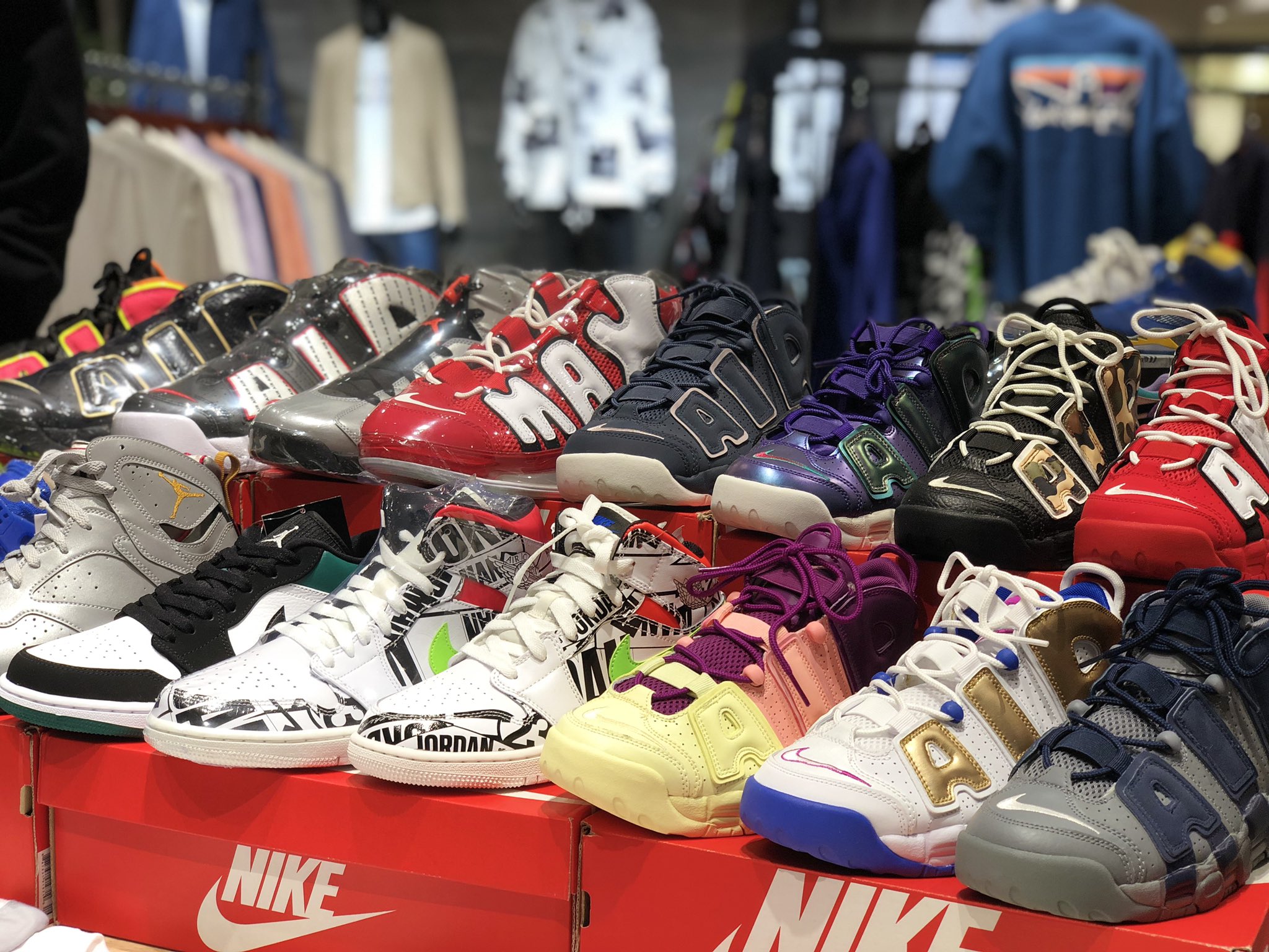 Gostardefuga越谷レイクタウン 本日もお待ちしてます Airmax エアマックス Airjordan エアジョーダン Airmoreuptempo モアテン Airforce エアフォース Yeezy350 Yeezy350v2 Yeezyboost イージーブースト Adidas Nike スニーカー T