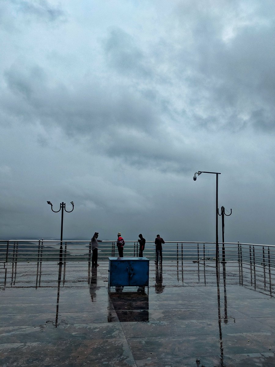 thinkbigh's tweet photo. Lost ! #naturethings
#naturewonders #monsoondiaries #monsoonclouds #fog #rain #karnatakatourism #mysuru #hdkote #chikkadevammabetta #mysuru #extendedmonsoon #shotonpixel #shotonpixel2 #teampixel @madebygoogle @Google @GoogleIndia @MysuruMemes @mysuruonline @KarnatakaWorld https://t.co/yT1SLHm6Zt