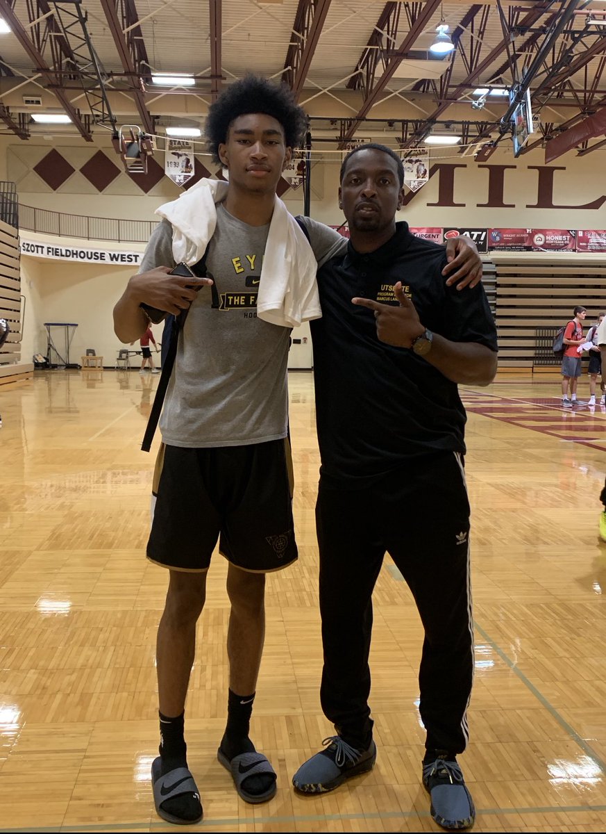 TheCEO_UTS's tweet image. @endless_motor 2019 NEXT LEVEL TOP 80 #DunkContestWinner🏆

6’3 @JadenAkins3 (2021) Guard who is currently Ranked #3 in the State of Michigan &amp;amp; is also one of the Top Guards in the Country. Holds numerous Division 1 offers !