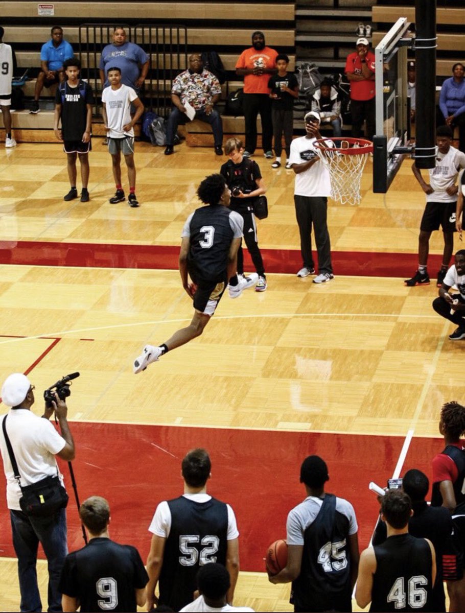 TheCEO_UTS's tweet image. @endless_motor 2019 NEXT LEVEL TOP 80 #DunkContestWinner🏆

6’3 @JadenAkins3 (2021) Guard who is currently Ranked #3 in the State of Michigan &amp;amp; is also one of the Top Guards in the Country. Holds numerous Division 1 offers !