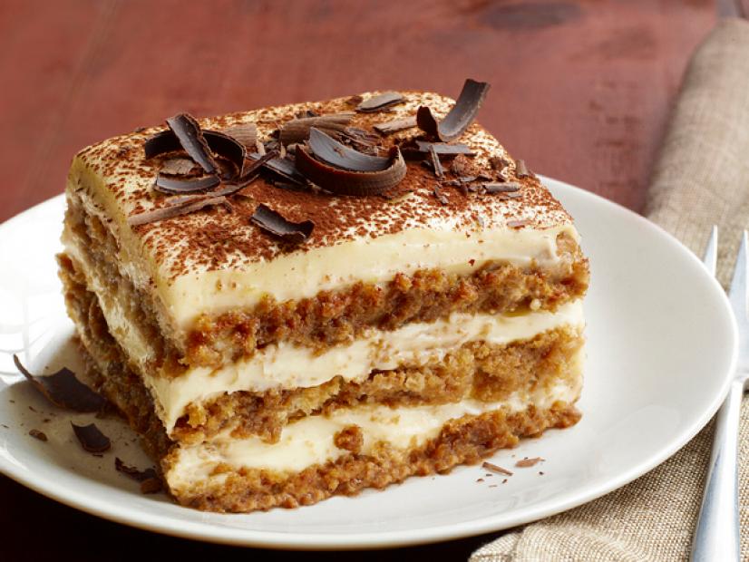 We are OBSESSED with this Tiramisu recipe: foodtv.com/2k4R6pa! Look at those layers 😍 #CutthroatKitchen