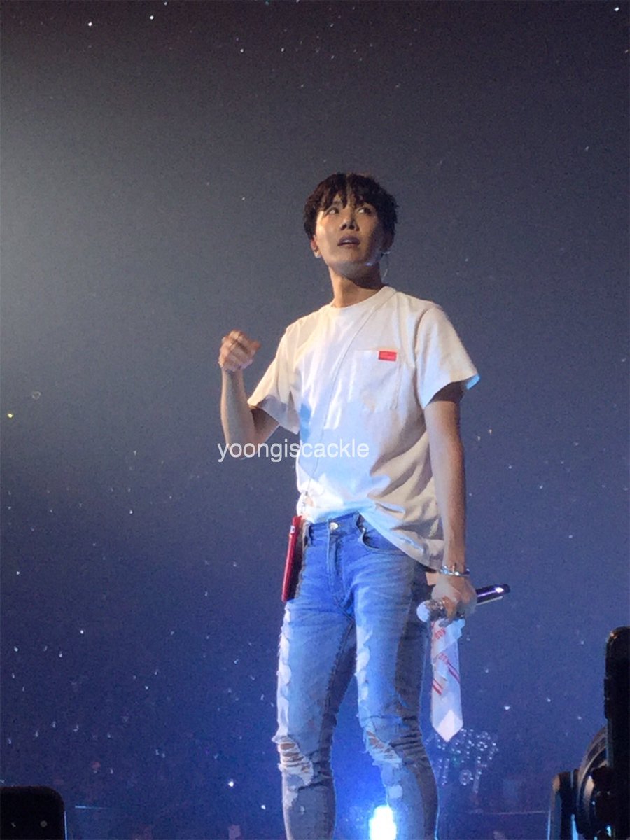 yoongiscackle's tweet photo. it’s been a year, since one of the best concerts of my life.💜😭 
@BTS_twt #BTSLoveYourselfTour #LYTourLA_D3 https://t.co/U9FroHkzpl