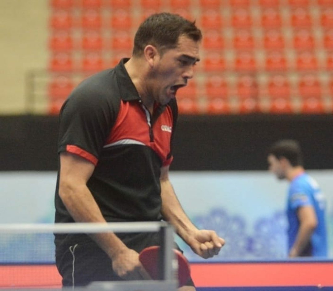 DaniPiloni's tweet photo. ¡Batacazo y medalla de plata para Gastón Alto en el Panamericano de #TenisdeMesa en Asunción 🇵🇾! 🥈
Fue 4-2 sobre Kanak Jha 🇺🇸 (22° del ranking mundial, último campeón y bronce en #BuenosAires2018) en semifinales.
En la final, caída 1-4 ante Vitor Ishiy 🇧🇷 (oro en #Cocha2018). https://t.co/RAKyuPxOOq