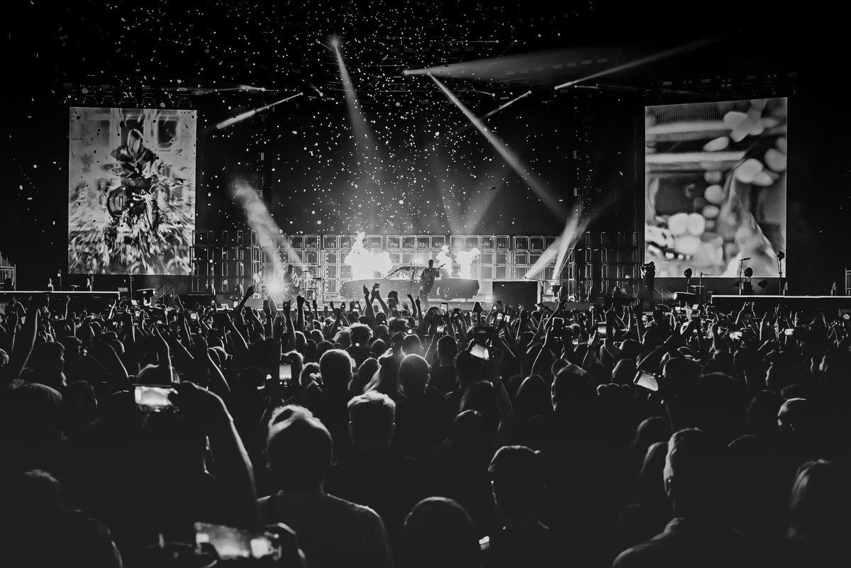 amunroe60's tweet photo. Concert photos are my favorite thing. Thanks for this opportunity. This is my entry @CreativeCloud #AdobeLrxTOP #contest @twentyonepilots https://t.co/HePggtcqQu