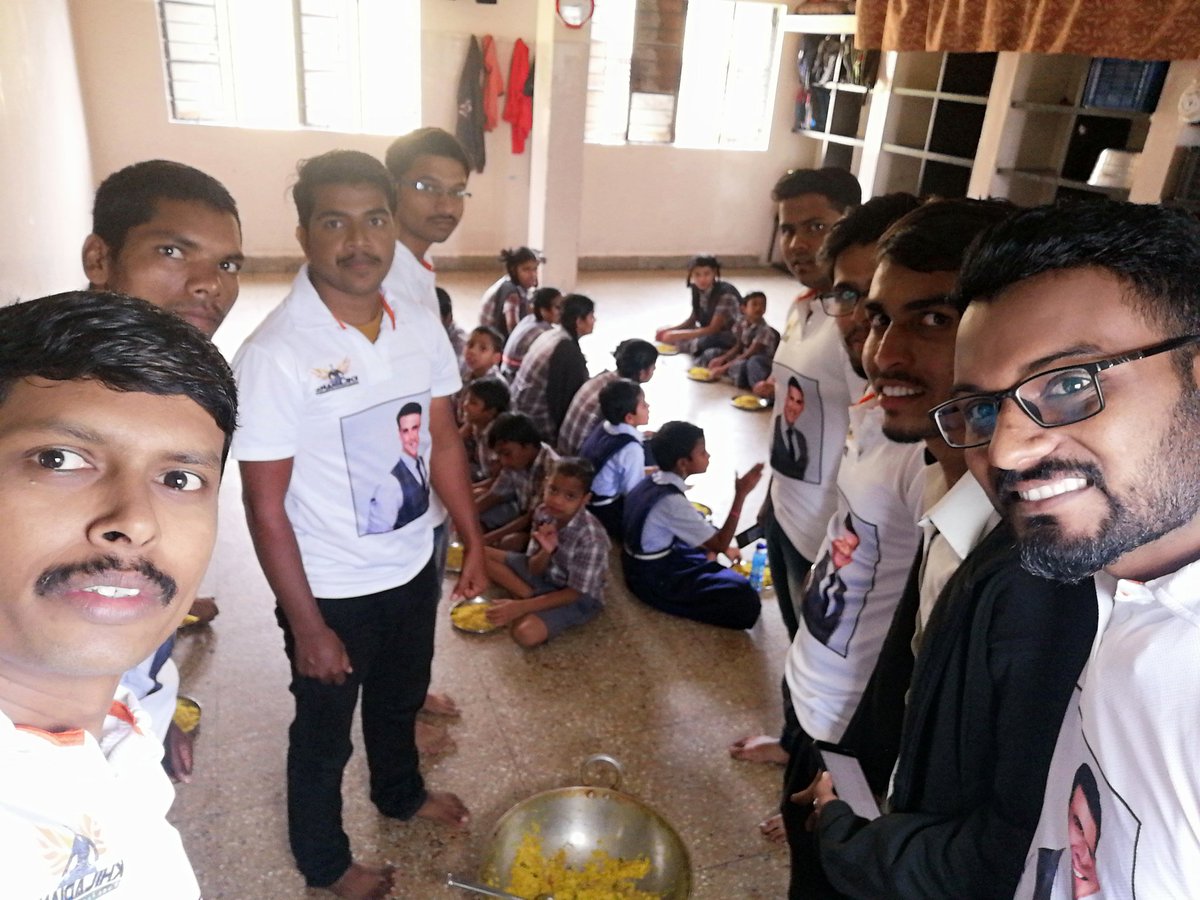 Khiladians_Pune's tweet photo. We Team khiladians Pune enjoyed &amp; celebrated our God aka @akshaykumar sir's Birthday at Adhaar Mute &amp; Deaf Vidyalaya.. providing breakfast, cakes,  chocolates, &amp; happiness.. Spent quality time @shilpa_lakhani @AKFansGroup @Akkistaan
#HappyBirthdayAkshayKumar https://t.co/jgQQI5O5N3