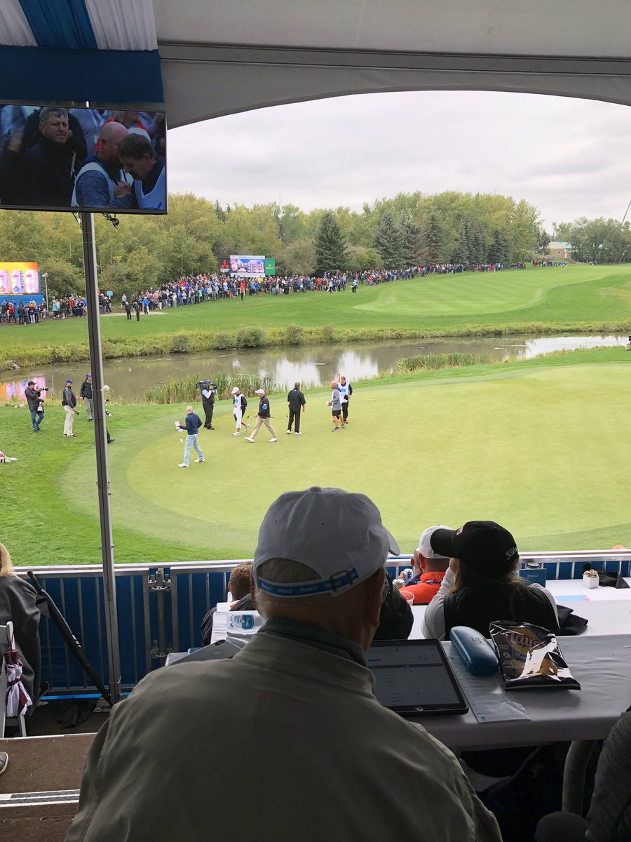 jmacgregorpga's tweet photo. Great afternoon with @kendonnelly19 & @CanyonMatt @ShawClassic! What a finish! #theamigos https://t.co/WVO3Bl9Svt