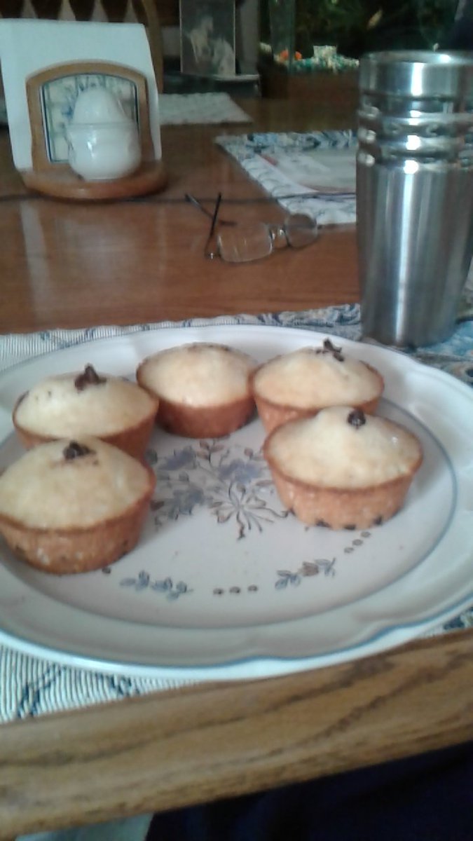 davethegr8one's tweet image. #SummersOverWhen you start making muffins at night to take the chill off.
