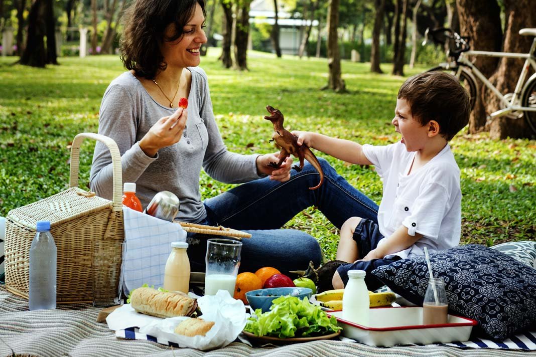 MilFamLife's tweet photo. Is it okay to emphasize family fun while a loved one is deployed? Yes! Healthy playtime helps kids cope with separation. https://t.co/RtsdZn3jxY offers 10 creative ways to brighten deployment days with #militarykids.
#militaryfamilies
#survivingdeployment
https://t.co/xOrBdlKd4p https://t.co/IXxMAa4nYm