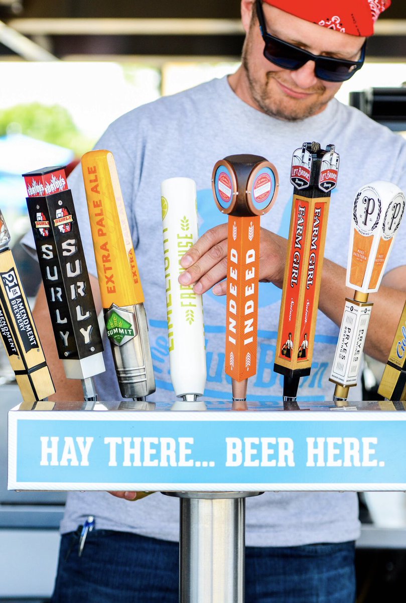 BlueBarnMN's tweet photo. Raise your hand 🖐🏻 if you need a refreshing beer from #bluebarnmn 🙋🏻‍♀️🙋🏽‍♂️ https://t.co/BLI15nsNXz