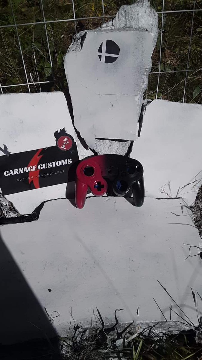 CARNAGECUSTOMSS's tweet image. @CARNAGECUSTOMSS #gamecubecontrollers #twoface ready to ship off!