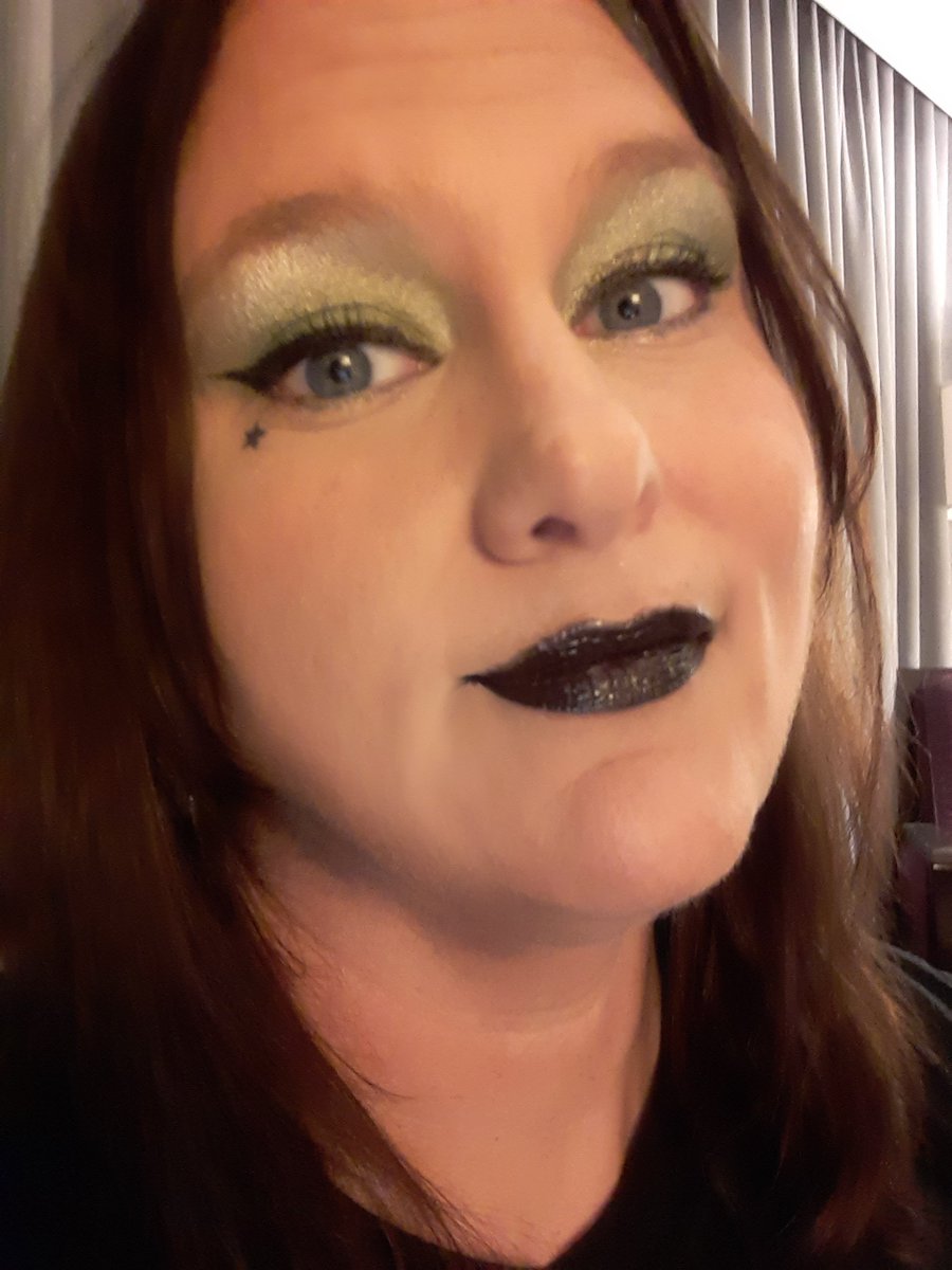 #Yuleball ready. #SlytherinPride <a href="/dcyalit/">Dragon Con YA Lit</a>