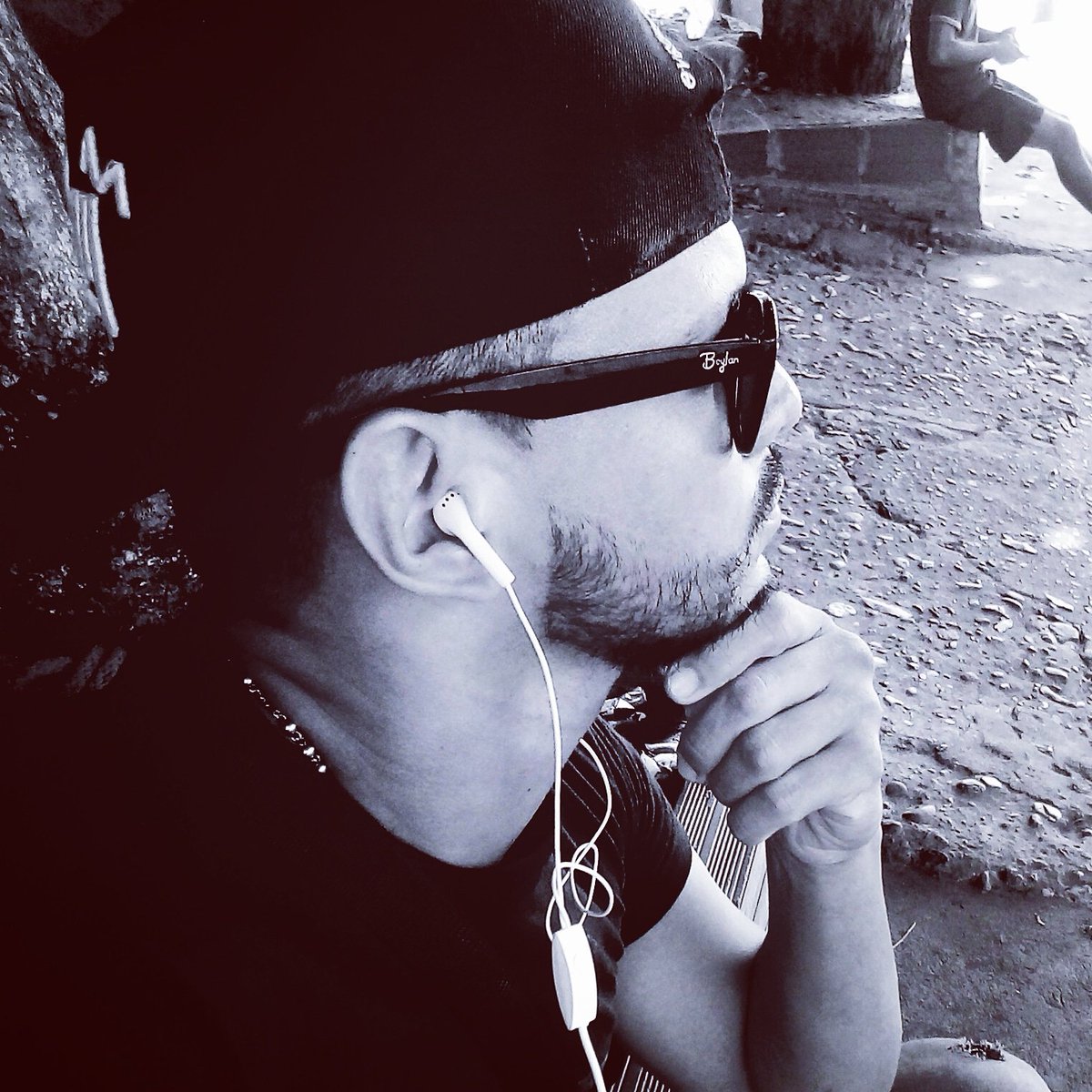 Yembe_Music's tweet photo. #NewPhotoProfile 🙏🙏👊💪🎧🎵🎶 https://t.co/KA1JyrV8qy