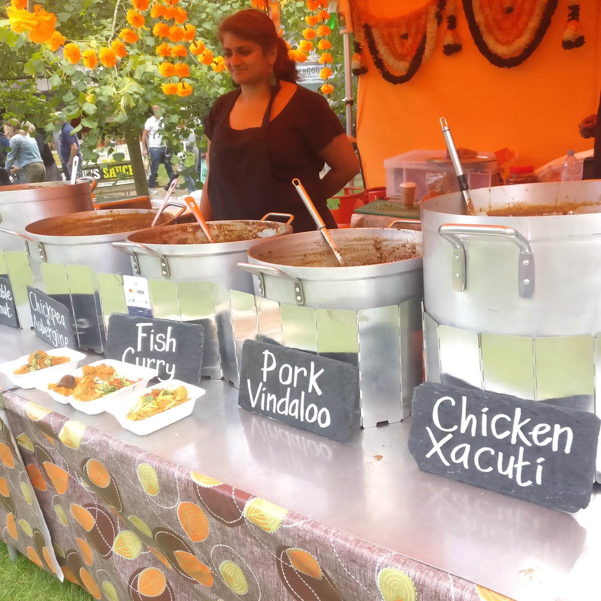 MircheesSeth's tweet image. Two thumbs to @signaturecurry for a yummy Chicken Xacuti at the @WaddesdonManor #chillifestival today. Only thing could have been hotter, in the context of #Chilli19 😉😋