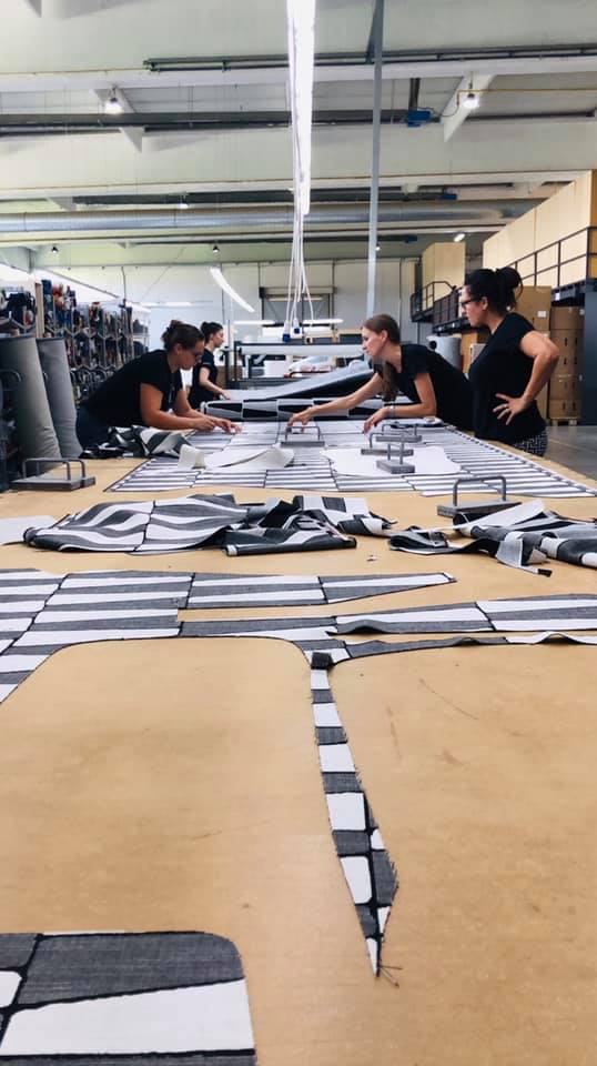 prostoria_eu's tweet photo. handwork is often indispensable...
#prostoria #tailoring https://t.co/CKA7jLEbEz