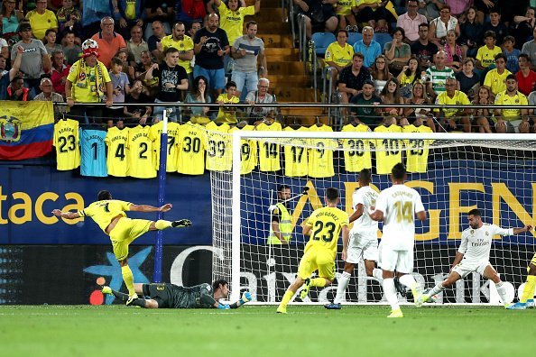 ReyadaLive's tweet photo. @ReyadaCom ريال مدريد يواصل الترنح ويتعادل إيجابيًا مع #فياريال بهدفين كل فريق 

#ريال_مدريد 2 

#فياريال 2 https://t.co/o6p1L4mItL