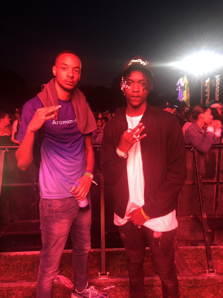 lukenovember97's tweet photo. So many legends at one event! @kitch_official @BloodAndBonez @DjKayThreee @lemziartist ๐ฅ๐ฅ๐ฅ
#chingfest #ln2k19 https://t.co/HQiouMuaPi