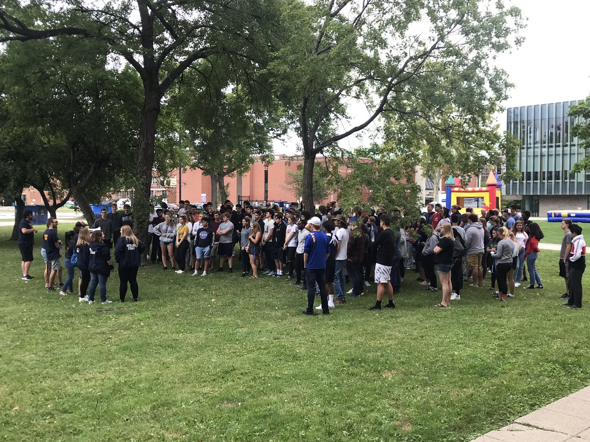 Mizzneale's tweet photo. Mac hall and Laurier hall prepping for the building cheer comp! #moveinday #uwindsor https://t.co/kiTgdt7M8X