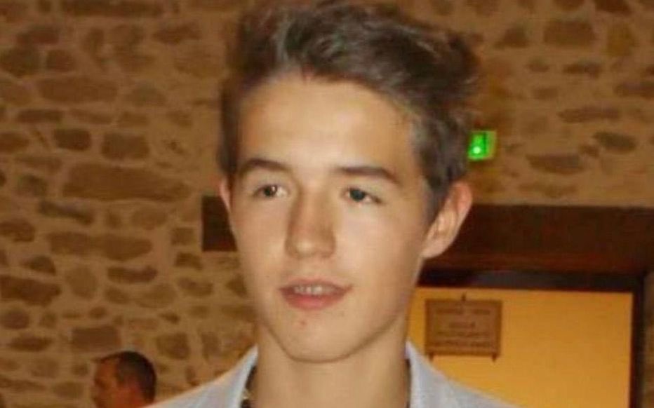 NatGermain's tweet photo. 🔴 Il n'avait que 19 ans #Timoty était venu de Savoie pour assouvir sa passion et assister à un festival à #Villeurbanne, sa vie s'est arrêté brusquement à cause d'un clandestin croisé en chemin, nous pensons à ses parents, sa famille, ses amis.
Trop jeune pour mourir ! 😢 🙏 https://t.co/LuAaLwhXSz