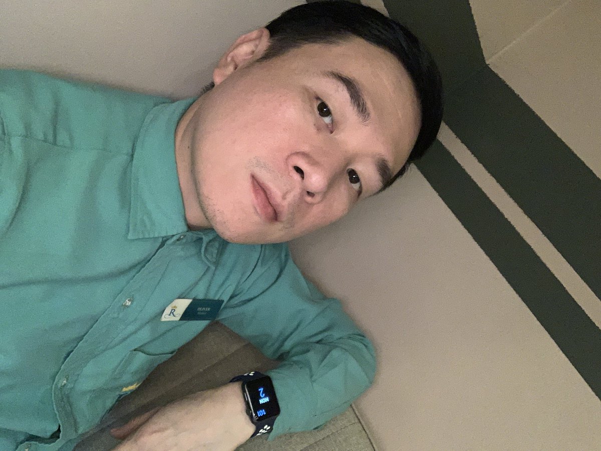 olivermodswing's tweet photo. What are u lookin’ at? 😉 September 2 😘 https://t.co/T4zxVaxlPx