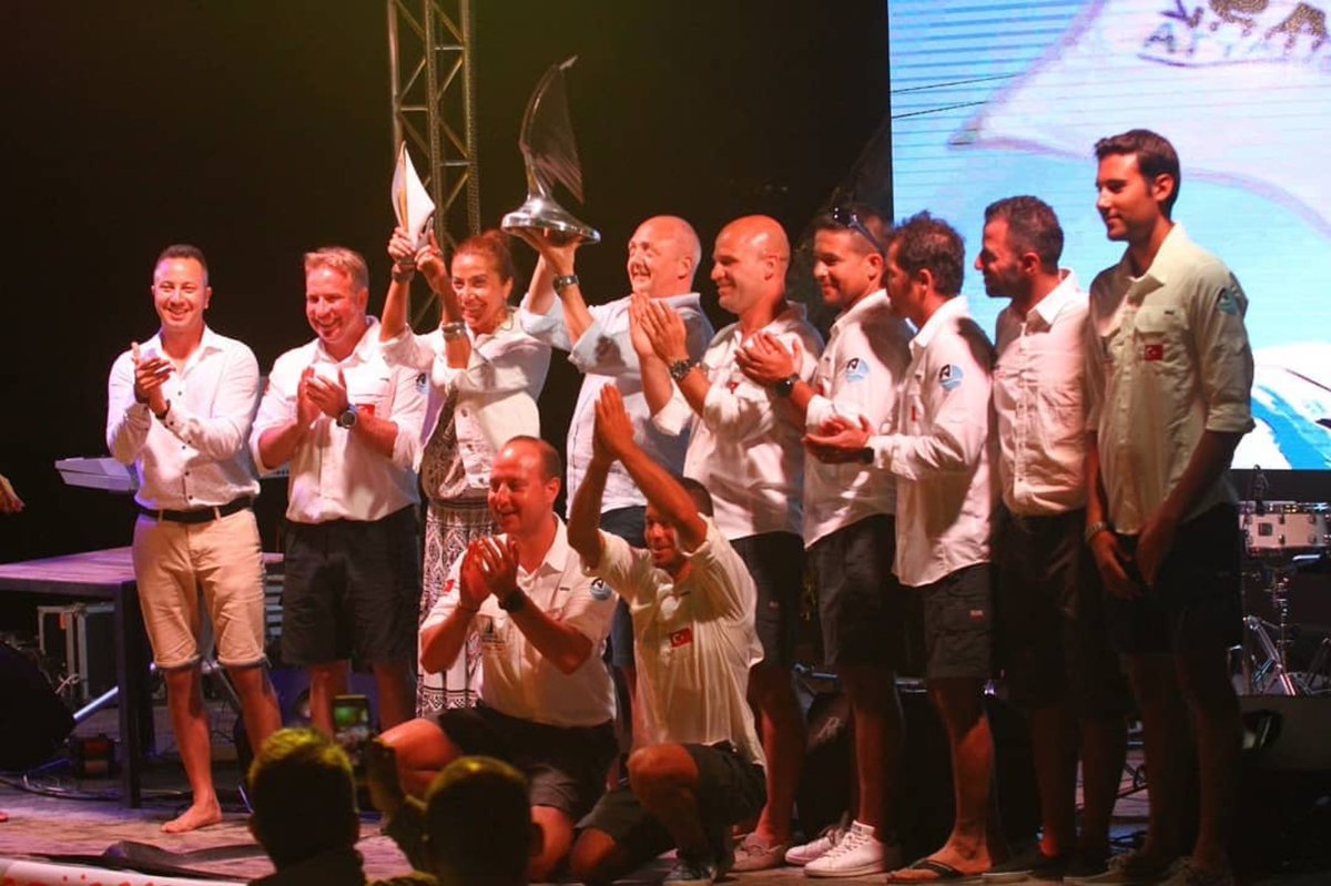 arkas_holding's tweet photo. Arkas Aegean Link Regatta 2019 overall şampiyonu @arkasmatsailingteam ! 🔥🏆 Tebrikler!🎉
#arkasaegeanlinkregatta #sailing #eaykizmir #cesmemarina #ubs #TurkishAirlines #ÇeşmeBelediyesi #BeforeSunsetBeach #Dilaila #Hürriyet #Egemedya #DenizTicaretOdası #Bernadet #ayayorgihotelbyt https://t.co/VuHEuLBvmd