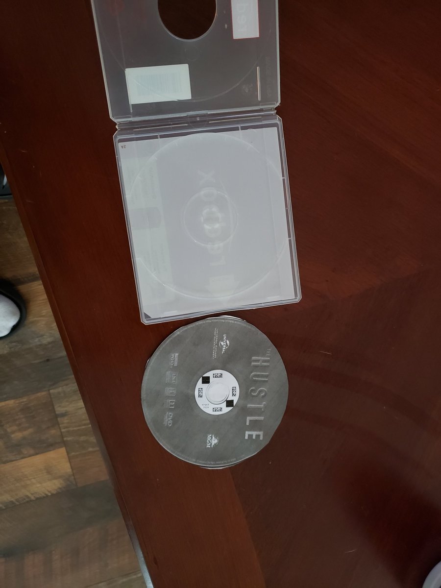 Jhook_83's tweet photo. We rented a movie from @redbox and someone pulled a fast one #PaperCopy #HustledOnHustle https://t.co/ZI82lTjYn4