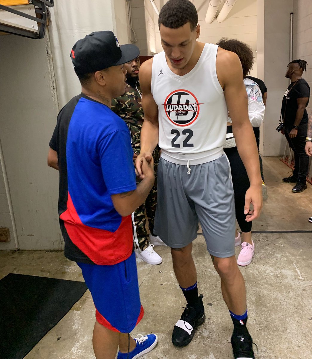 Eldorado2452's tweet photo. 🏀 Had a moment to catch up with @orlandomagic star @Double0AG We spoke on offseason workout, #teamluda vs. #teamjamiefoxx & more. Full Interview coming soon(🎥 @dannydigitall)
#ludadayweekend #NBA https://t.co/Gb3veXYSDa