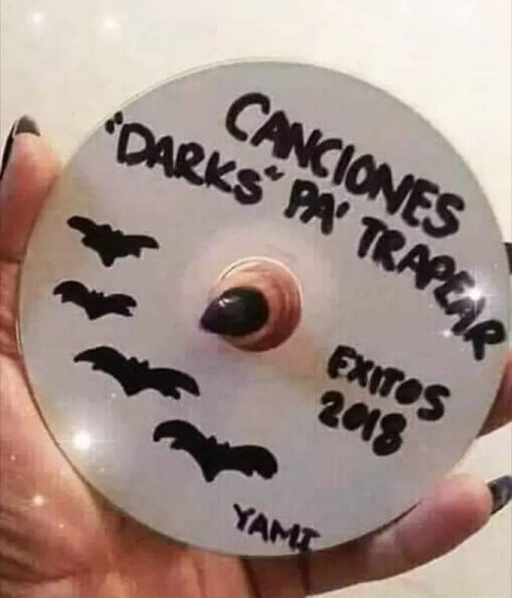 thunderfriend's tweet photo. Estoy recopilando mis cds para trapear #Dark jamás #indark https://t.co/JAgzM0VHCG