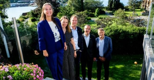 telianorge's tweet photo. "Tiden er inne for et løft som gjør at Norge bygger kompetansen for å bli verdens smarteste land" sier Telias   @abrahamfoss. Les mer om prosjektet «Verdens smarteste land?» på https://t.co/mwFoT2vMXW https://t.co/gQIzMBOEXE