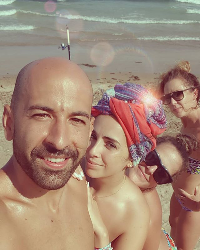 JoseBadkid1982's tweet photo. Formas de amar de las que no te habían explicado #playa #beach #domingo #guardamar #findes #arena #verano #septiembre #fotodeldia #picoftheday #amigos #sol #mamatomasa #balluchas #soniainfluencer #entreruinas #riesgo #convivencia #asilopara4 #gentefit #h… https://t.co/rwgQDC5gPt https://t.co/vcMwaaULax