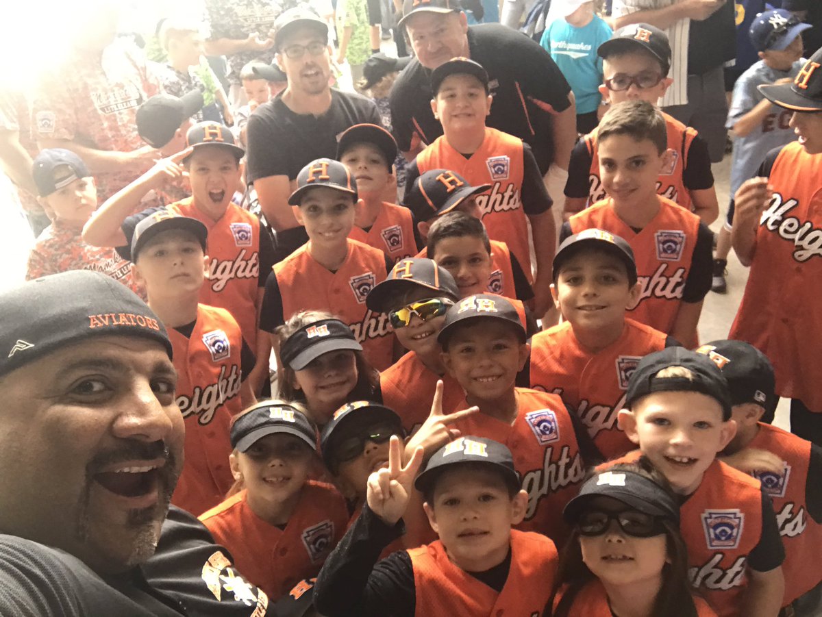 HeightsLL's tweet photo. Trip to @yankeestadium  for the on field parade with lots of @LittleLeague players from the area. Thank you @Yankees for the great day. https://t.co/7Fi8ofAeZP