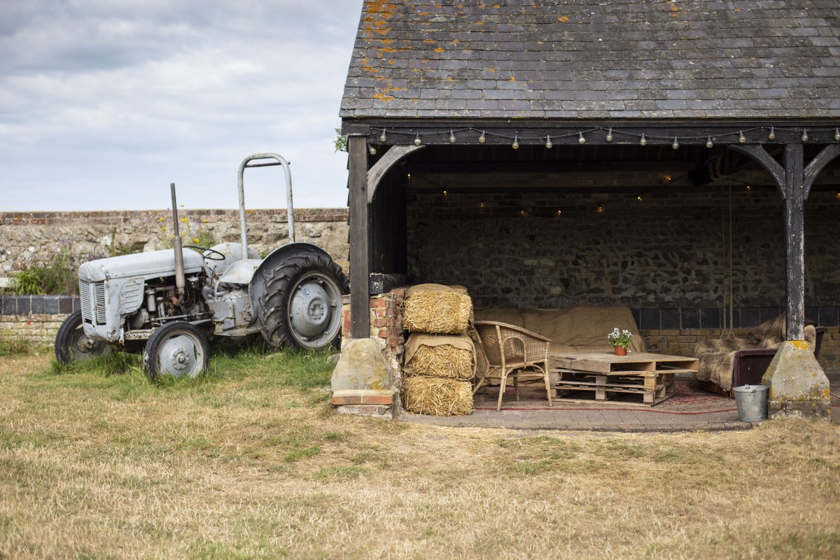 VisitKent's tweet photo. Haystacks, a vintage tractor and a cosy barn. The perfect setting for a countryside getaway and watching the wilderness go by at @elmleynature The only National Nature Reserve in England you can spend the night in. #GourmetGardenTrails
https://t.co/79vw3rHJ8L https://t.co/Ja1u5xxJSD