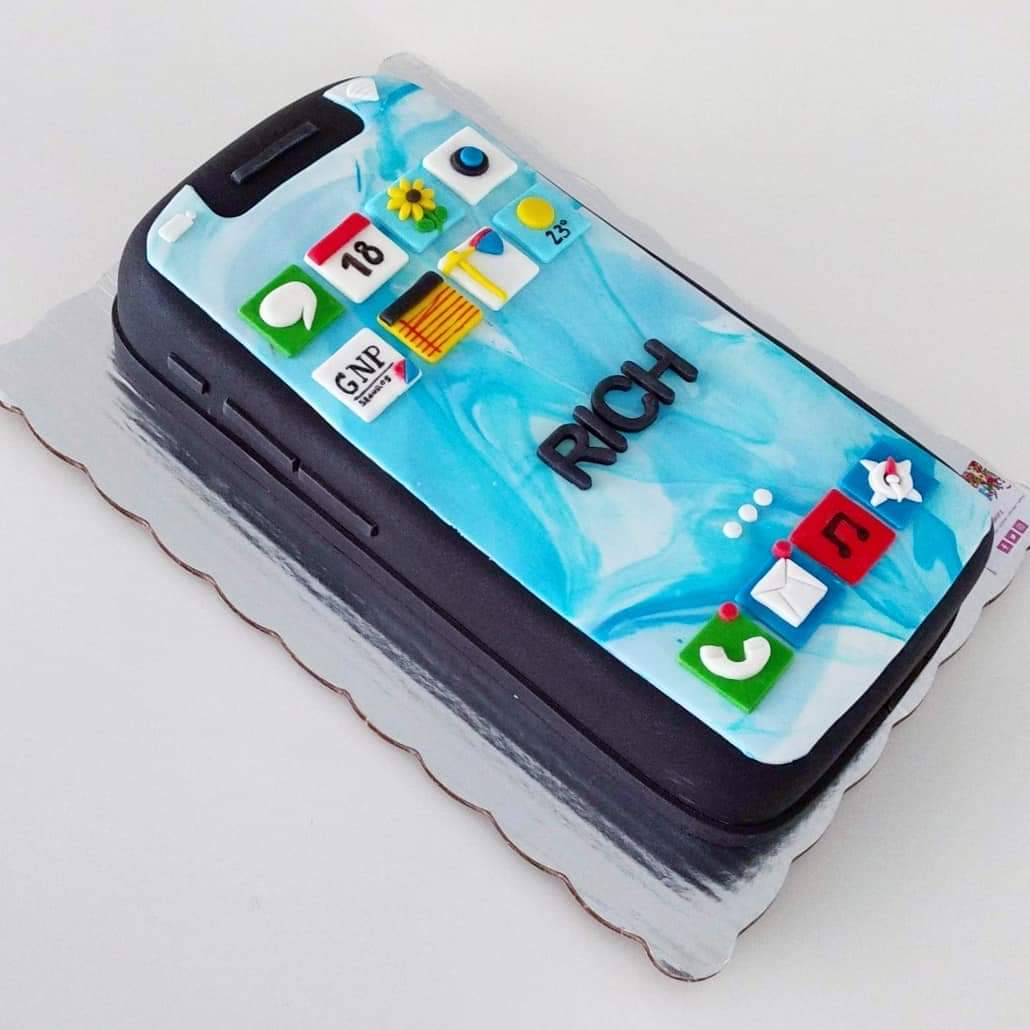 IlesBakery's tweet photo. ¡Feliz cumpleaños Rich! 📱🤳✨ Gracias @GERCOHERNANDEZ por tu pedido 😊 #ilesbakery 💖 #iPhoneXS https://t.co/IbG1jVXTzl