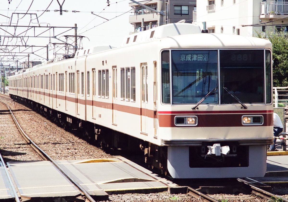 2002年の新京成電鉄 旧塗装の8800形。 #過去の鉄道画像
