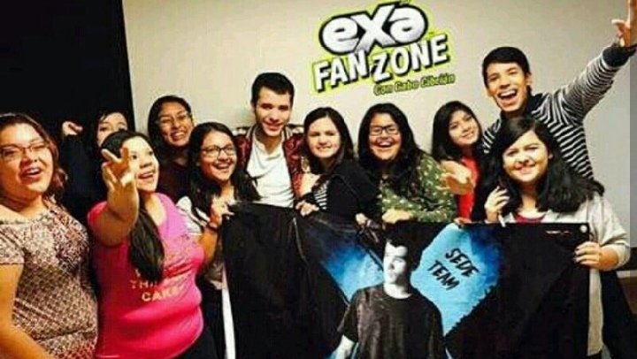 RotcehDirection's tweet photo. #RewinderDay
14. Sólo por ti @atlgarza, me levanté a las 7 am para ir a la grabación de #ExaFanZone con @RewindersJalisc en el 2017, y lo mejor de todo fue la sorpresa de que @exagdl te invitó. Fue de las mejores sorpresas de mi vida. 😍✨ https://t.co/4EpppK10qN
