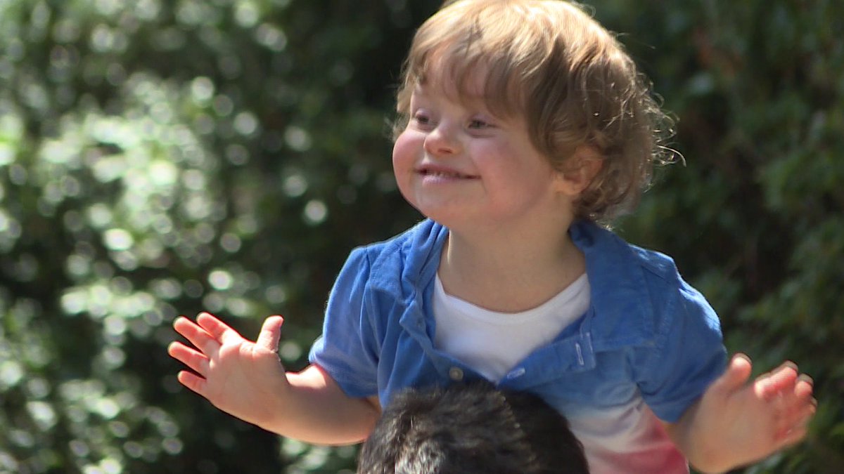 Emiller_reports's tweet photo. How can you not love this sweet face? Jack Tyree-Herrmann has been through a lot at just 3 y/o but his attitude is infectious!
He's recently been discharged from #Edmarc Hospice for Children & now his fam is giving back in a special way. More on @WTKR3 https://t.co/xiMHwtpOc7 https://t.co/O5WKIAQlQn