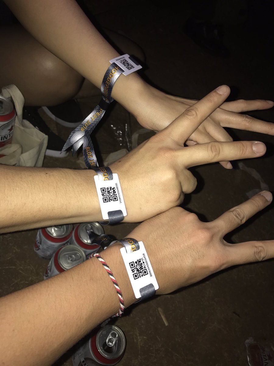 jaklow06's tweet image. hodgepodge festival 2019

当日券SOLOUTやったけどダフ屋からチケットGET!

400,000ルピアやから正規で買うより安い。笑

どゆことやっ！！

#prophetsofrage #hodgepodgefest