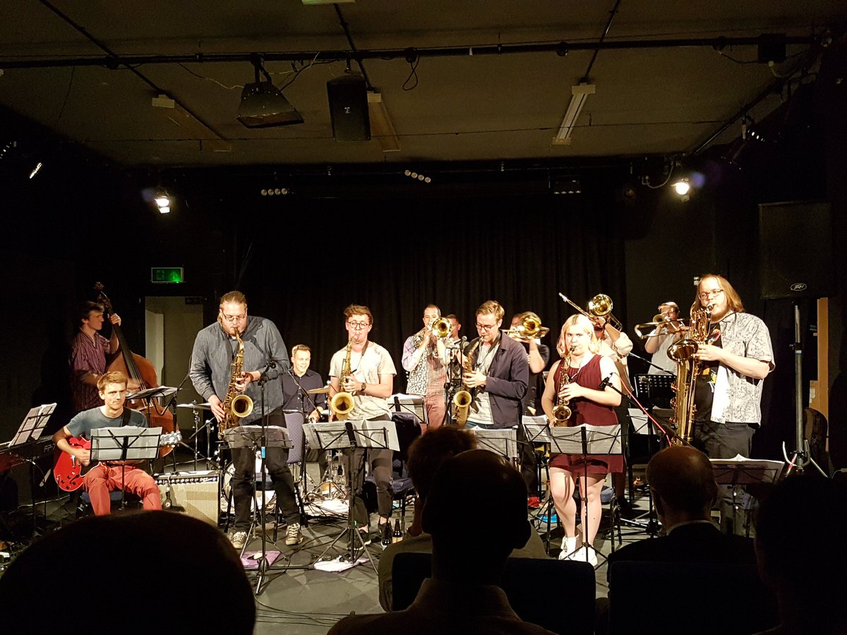 lmzwelbon's tweet photo. What a brilliant night with @patchworkjazz ft @MishaMAmusic @aleggett2 @abhitchcock @scottchapmanUK @OmnibusTheatre   thanks @SueDoreyMusic first time I've been to a musical riot. 😁 https://t.co/xWhQm1V1Ja