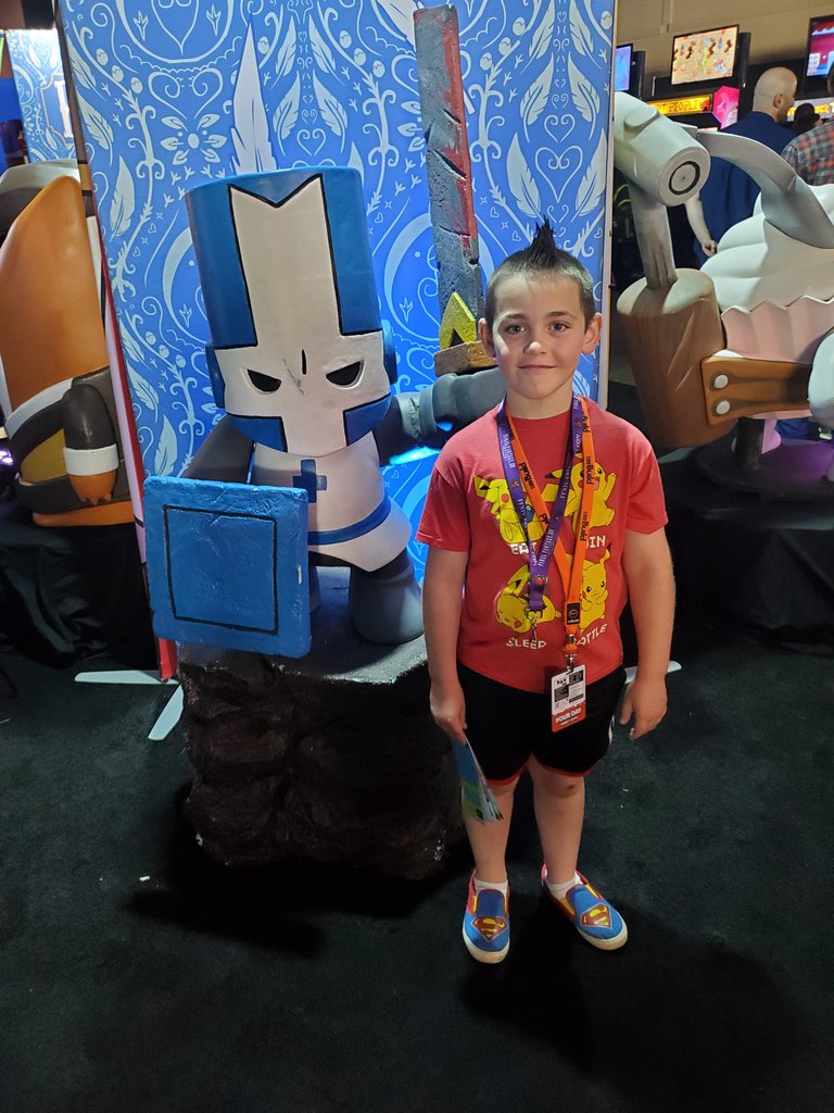 Littl3KennIsh's tweet photo. The kid was super excited cuz he loves castle crashers. #PAXWest2019 #BehemothSnap https://t.co/r3mHGVtp5I