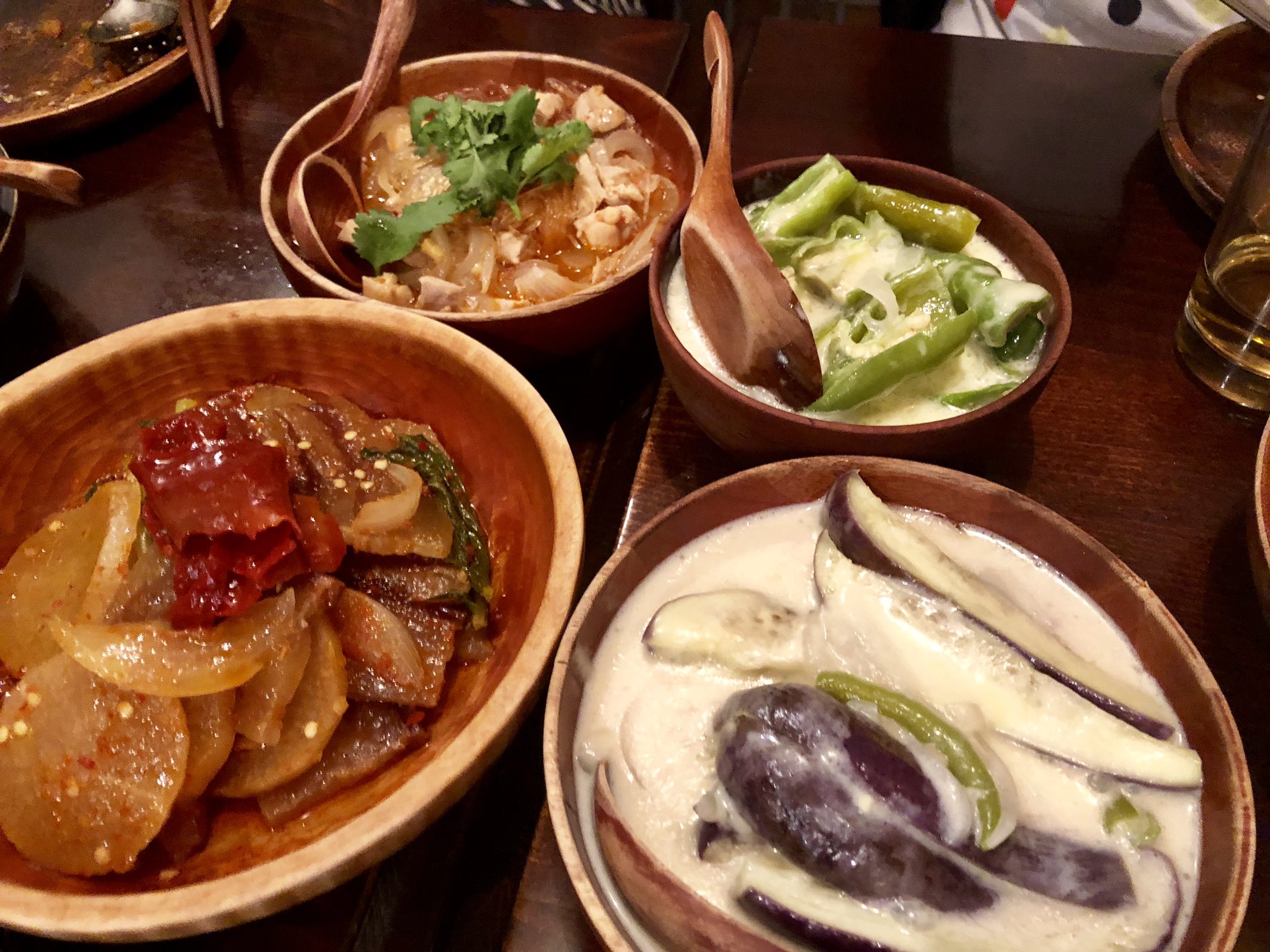 坂本雅司 世界辺境料理研究 Brutus連載ニホン世界一周メシ 大受けした台湾での芝居巡業から帰還した松尾スズキとブータン料理を取材 ホゲサラダ エマダツィ 唐辛子 チーズシチュー モモ 蒸餃子 豚干肉 パクシャパ ブータンラム ウィスキー 米 坂本雅司 世界辺境料理研究 Brutus連載ニホン世界一周メシ 大受けした台湾での芝居巡業から帰還した松尾スズキとブータン料理を取材 ホゲサラダ エマダツィ 唐辛子 チーズシチュー モモ 蒸餃子 豚干肉 パクシャパ ブータンラム ウィスキー 米