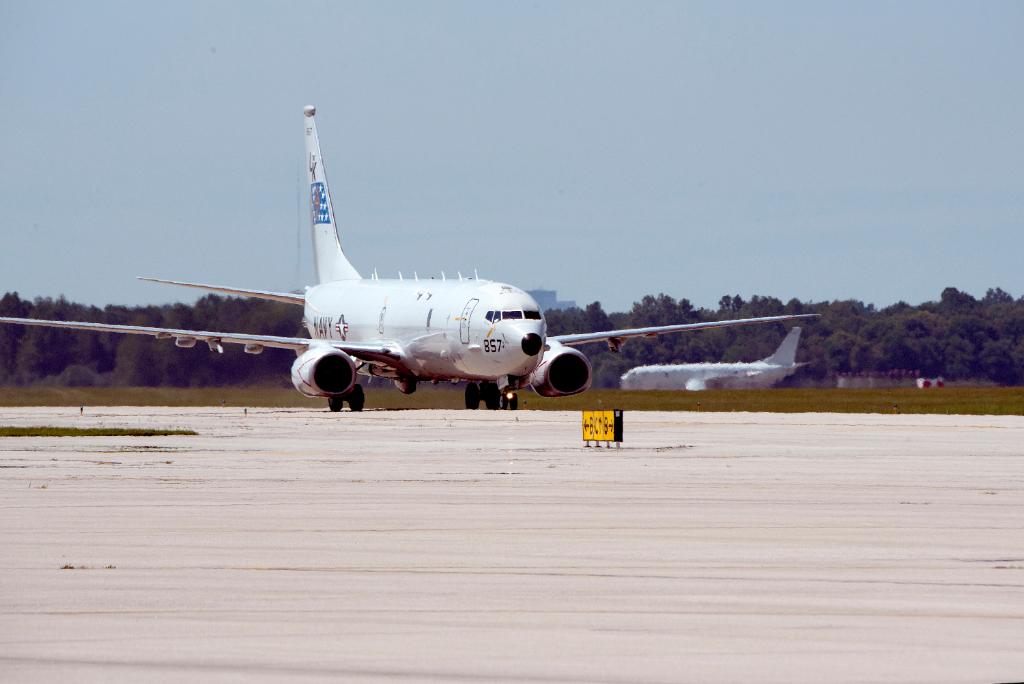 USNavy's tweet image. Winds at 185mph, the category five #HurricaneDorain is now one of the strongest hurricanes recorded in the region. #USNavy has moved aircraft, put ships to sea, and for ships remaining, added mooring and storm lines ahead of the storm. #NavyReadiness