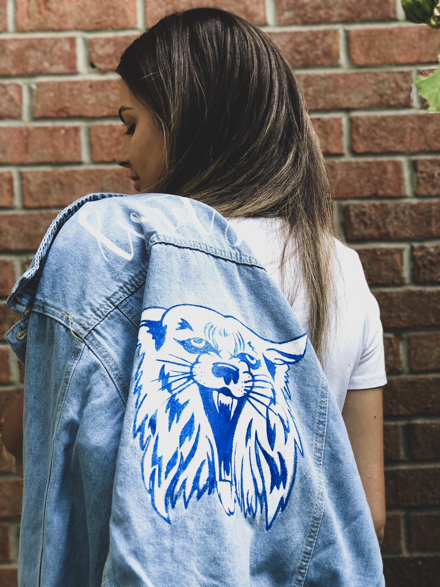 allilynnnnn's tweet photo. I’m now selling hand-painted jean jackets! Perfect for game days, weddings (bride and bridesmaid jackets), birthday, Christmas, or graduation gifts! Message me for more info!💙 https://t.co/Q3tMNlW6yr